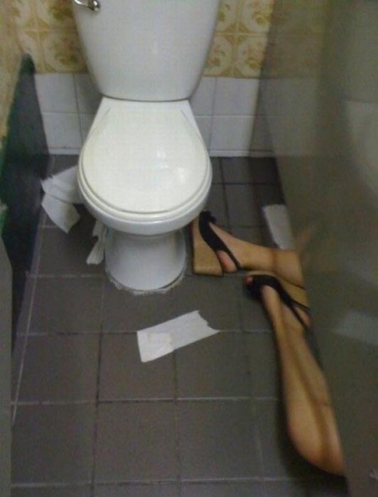 Így ne használd a nyílvános WC-t
